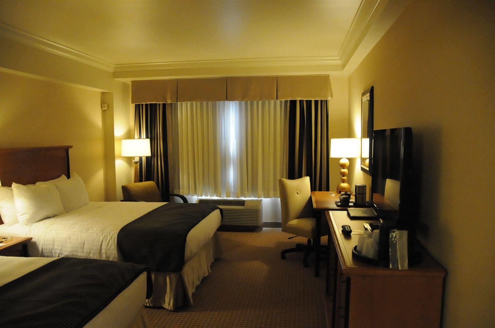 hollywood-casino-lawrenceburg-hotel-book-your-stay-in-advance-and